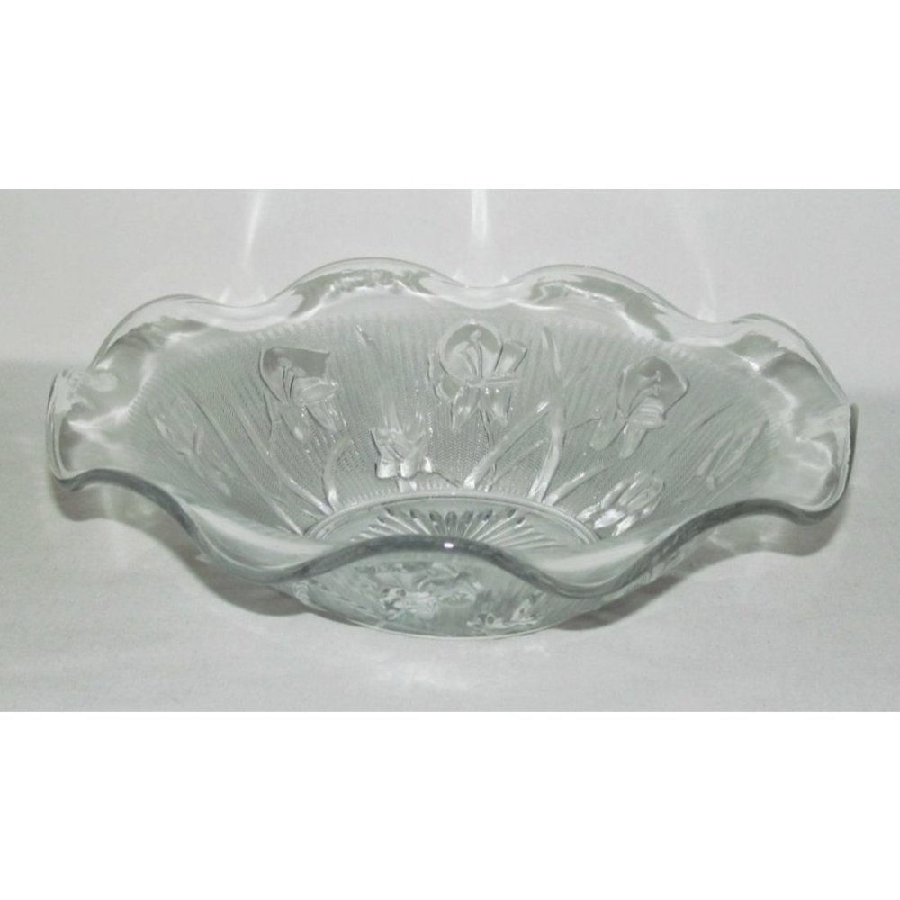 Jeannette Glass IRIS AND HERRINGBONE Crystal Medium Ruffled Salad Bowl